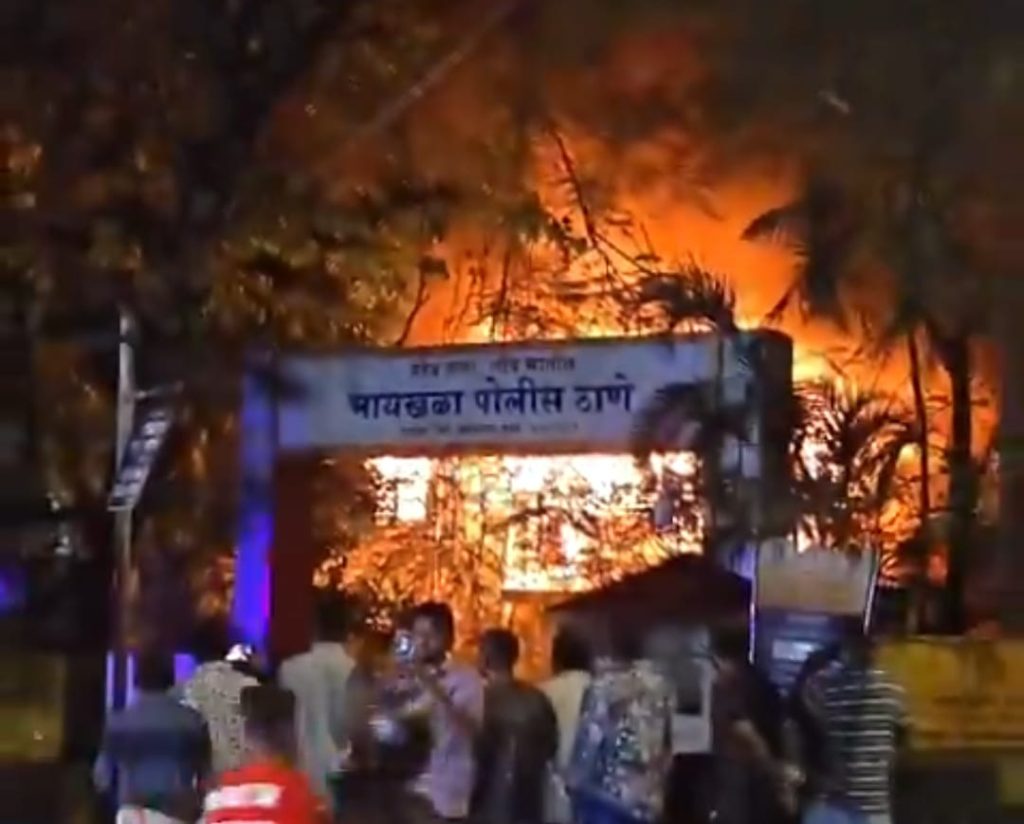 भायखळा पोलीस ठाण्यात शॉर्ट सर्किटमुळे आग; जीवितहानी टळली