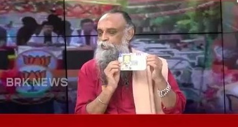 ‘भारत माता नाही, आरएसएस माता’ म्हणणाऱ्याला टीव्ही चर्चेदरम्यानच चपलेने मारले