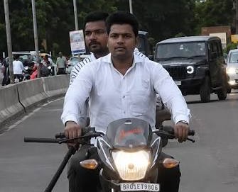 विनयभंग केल्याचा जाब विचारला म्हणून कुटुंबाचा २० किलोमीटर पाठलाग, गाडीही फोडली