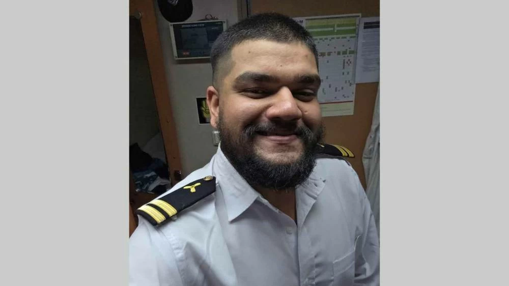 होर्मुझमधील हल्ल्यापूर्वी पुण्याच्या हेरंब करमरकर यांनी पाठवला होता शेवटचा संदेश