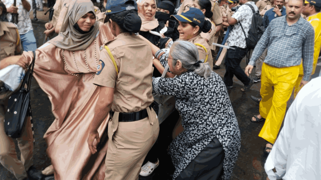 मुंबईतील आंदोलनाप्रकरणी ९०० हून अधिक आंदोलकांवर एफआयआर दाखल