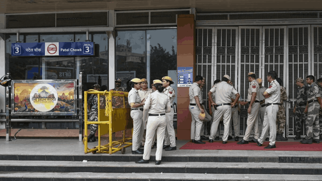 आंदोलनामुळे दिल्लीतील १६ मेट्रो स्थानके बंद