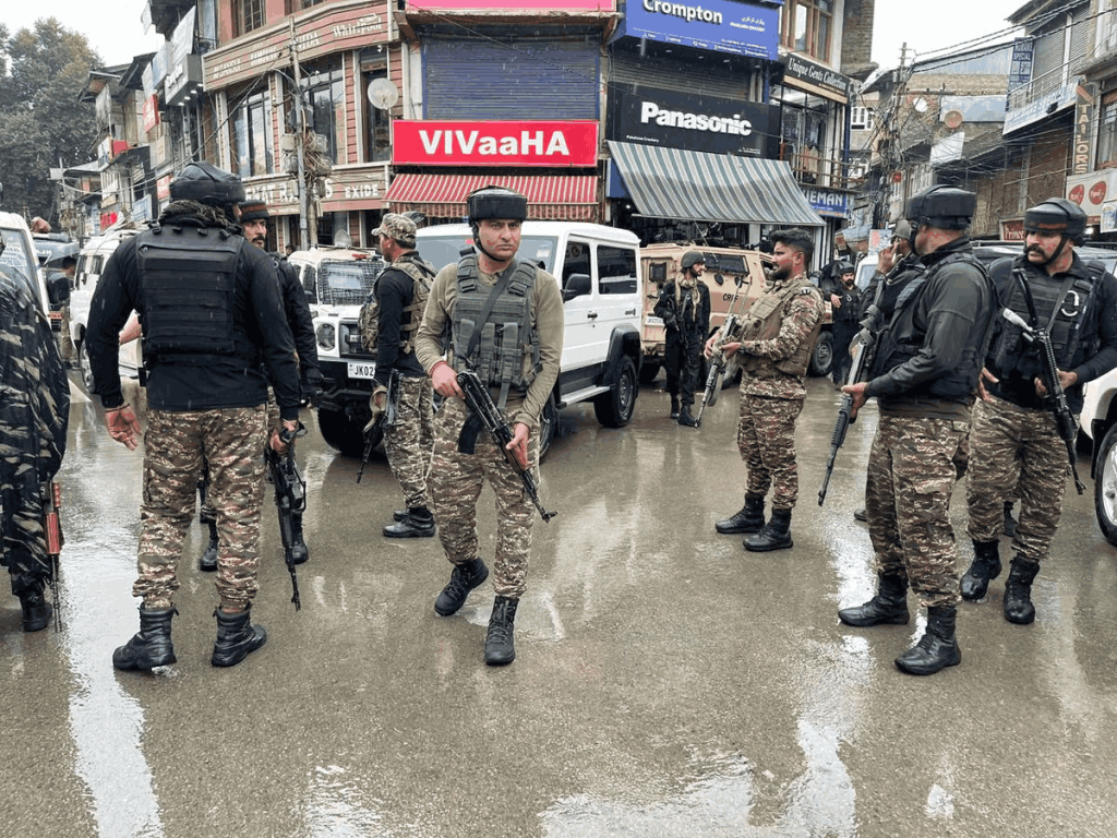 अनंतनागमध्ये दहशतवादी हल्ला, एक पोलीस शहीद