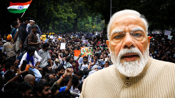 मोदींचा विद्यार्थ्यांशी सेल्फी संवाद; पेपरफुटीवर सरकार गंभीर