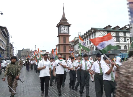 श्रीनगरच्या लाल चौकात तिरंगा रॅली; विद्यार्थ्यांनी दिला देशभक्तीचा संदेश
