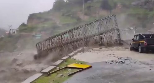 उत्तराखंडमध्ये ढगफुटीसह मुसळधार पावसाचा कहर; पूल गेला वाहून