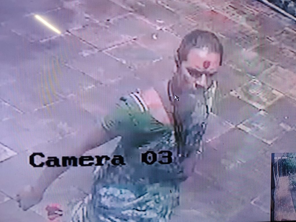तृतीयपंथीयाच्या वेशात घरात घुसून लैंगिक अत्याचार
