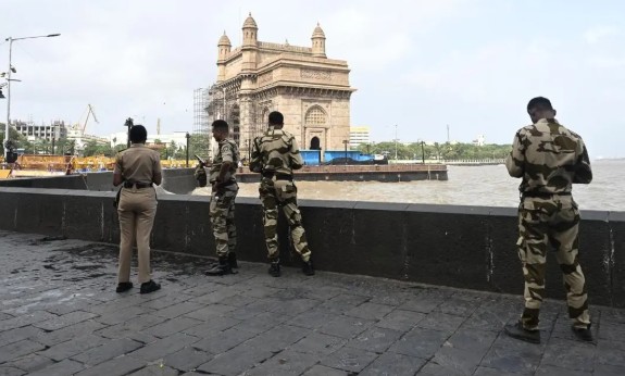 मुंबईवर दहशतवादी हल्ल्याचा धोका, पोस्टमुळे पोलिस सतर्क