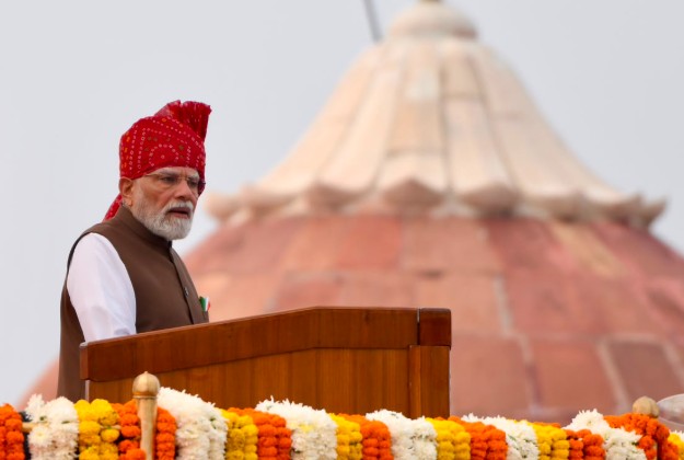 मोदींचा ‘बांधणी फेटा’ चर्चेत; वस्त्रपरंपरेला अनोखी मानवंदना!
