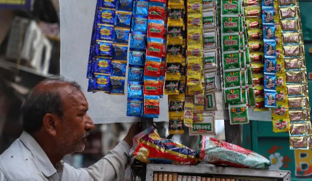 पान मसाल्याची ‘प्लास्टिक पुडी’ आता बंद! कागद, टिन, काचेचा वापर अनिवार्य