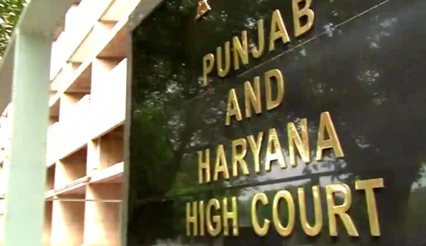 पंजाबमध्ये ‘हायटेक कॉपी’ प्रकरणानंतर ४५४ फार्मसी ऑफिसरच्या भरतीला ब्रेक