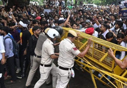 ५ हजार पोलिस, ३० हजार आंदोलक…तरीही अतिरिक्त बळाचा वापर नाही!
