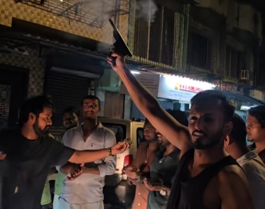 बोरीवलीत वाढदिवसाच्या पार्टीत मध्यरात्री हवेत फायरिंग