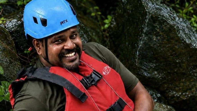शेतकऱ्याला वाचविण्यासाठी दिले लाईफ जॅकेट, पण जीवरक्षकाचा जीव गेला
