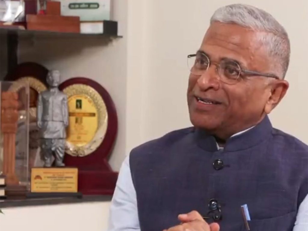 संविधानाची प्रत घेऊन फिरणाऱ्यांची त्यावर श्रद्धा मात्र नाही