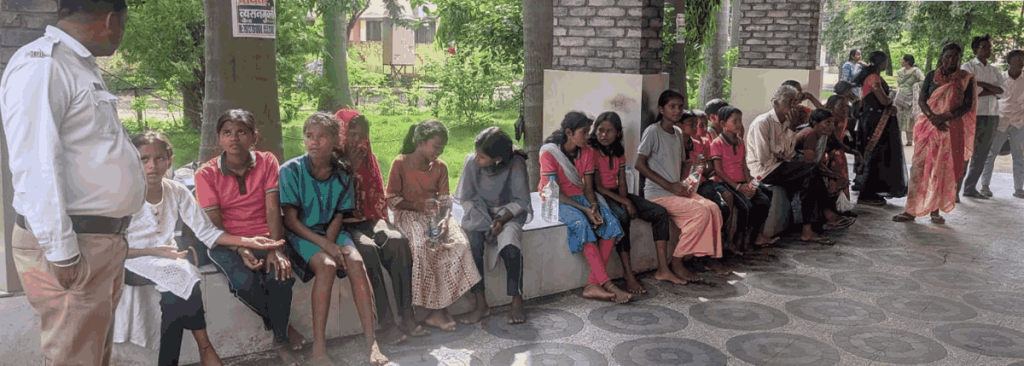 गडचिरोलीत तीन विद्यार्थिनींचा सर्पदंशाने मृत्यू, चौकशी होणार