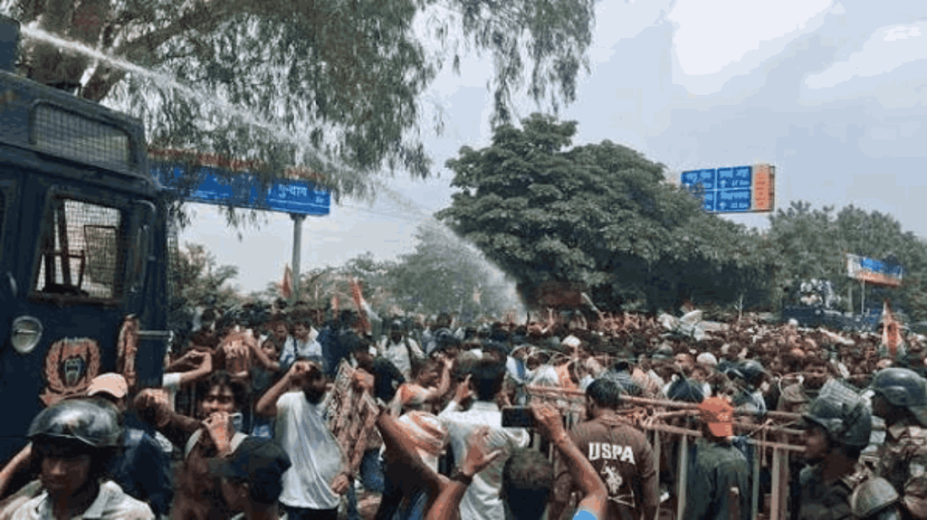 रांचीमध्ये विद्यार्थ्यांवर लाठीचार्ज, वॉटर कॅननचा मारा