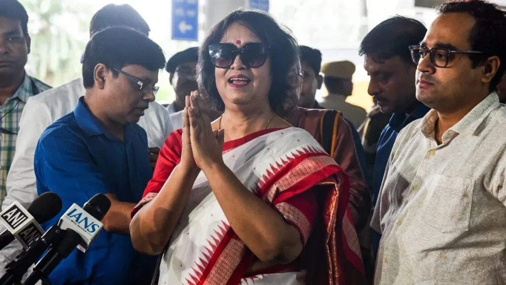 बंगालमध्ये मला एक छोटं घरही मिळू शकलं नाही! मला हाकलण्यात आलं!!