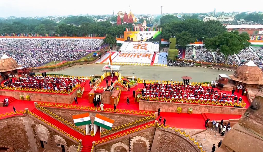 ऐतिहासिक क्षण! लाल किल्ल्यावर प्रथमच ‘वंदे मातरम्’चा जयघोष